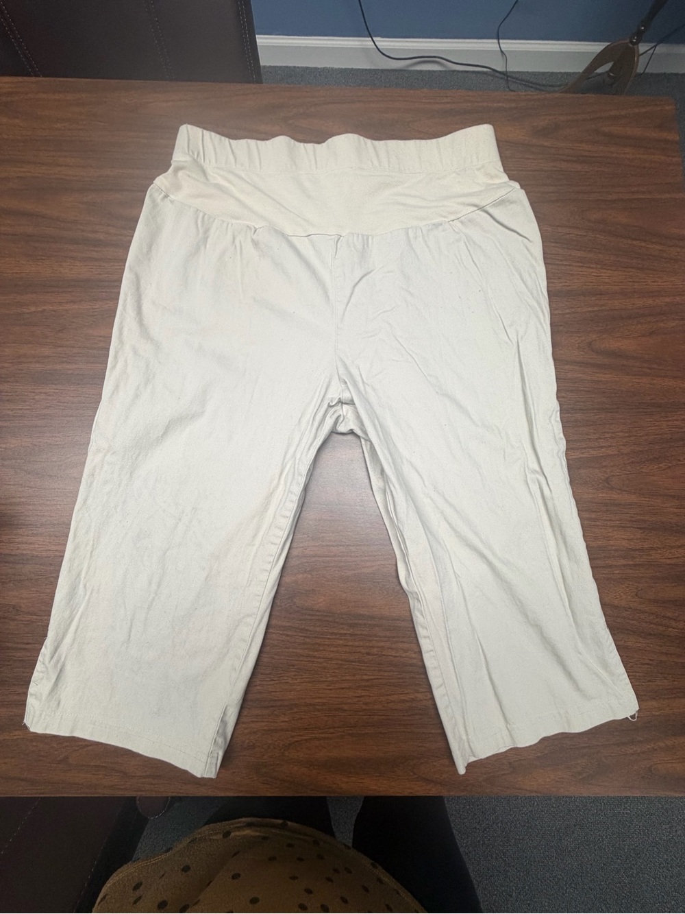 Motherhood Cream Capri Leggings